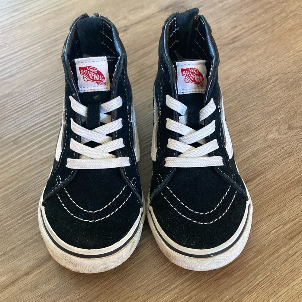 Size 8c Unisex Black and White Vans Toddler High Tops w/ Zip Back